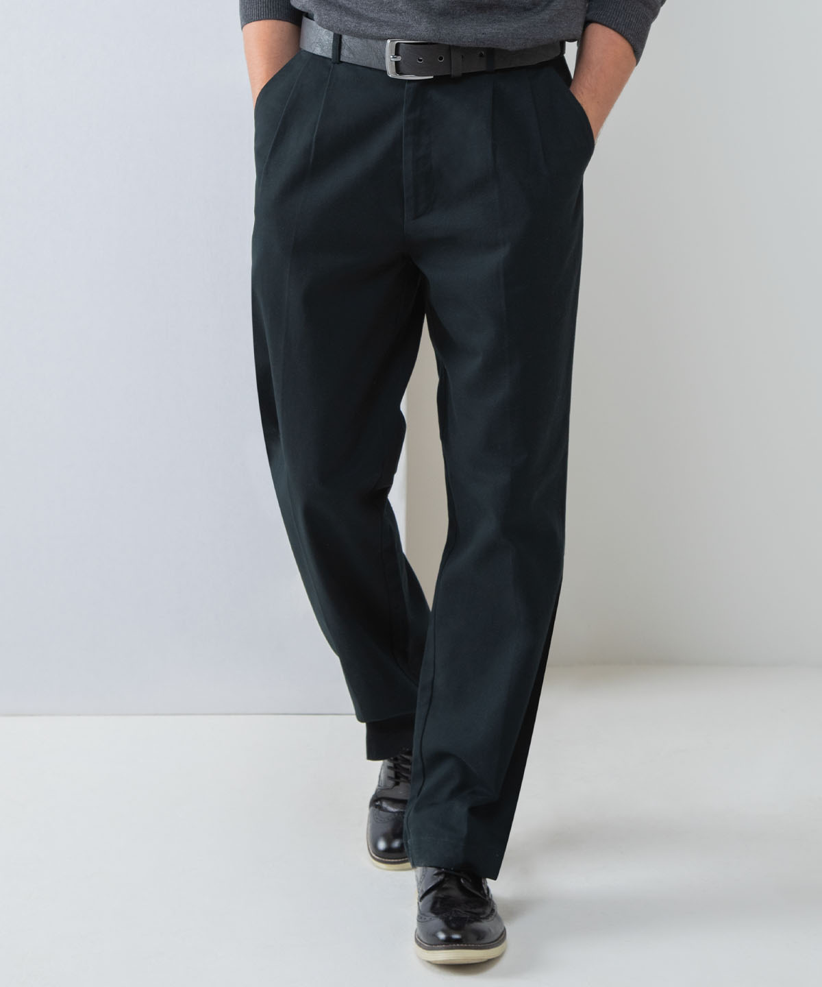 Teflon?-coated double-pleated chino trousers